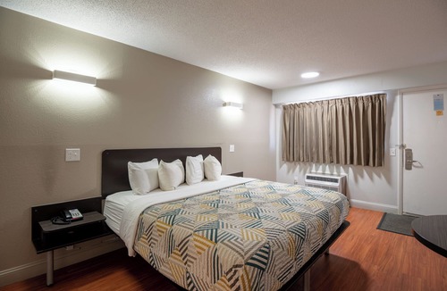 North Chesterfield Hotel | Motel 6 Richmond, VA - Midlothian Turnpike