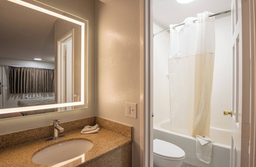 North Chesterfield Hotel | Motel 6 Richmond, VA - Midlothian Turnpike
