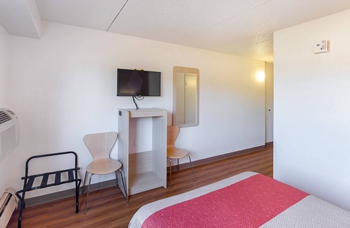 Spokane Valley Hotel | Motel 6 Spokane, WA - East