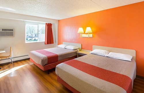 Spokane Valley Hotel | Motel 6 Spokane, WA - East
