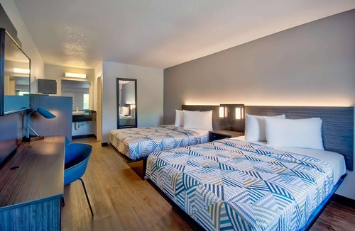 Warren Hotel | Motel 6 Warren, MI - Detroit East