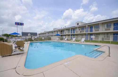 Webster Hotel | Motel 6-Webster, TX - Houston - Nasa Lake