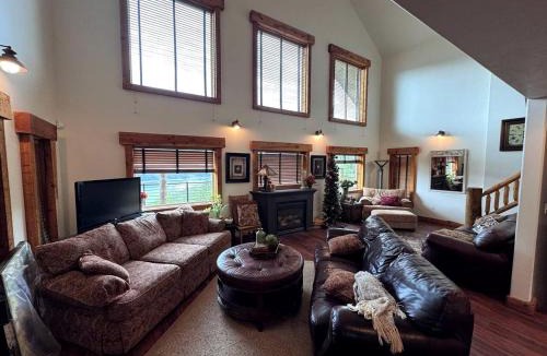 Irwin House | Mountain Cabin with Lake Views and Hot Tub Near Palisades Reservoir, Idaho