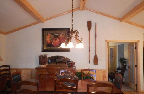 Mount Ida House | Mountain Harbor three bedroom cabin on the lake