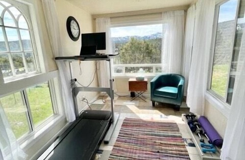 Pocatello House | Mountain Home Getaway-great VIEWS & exercise room
