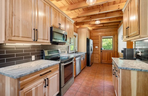 Huntersville House | Mountain Island Lake Lodge: Private Dock, Kayaks, Paddle Boards, Family Fun!
