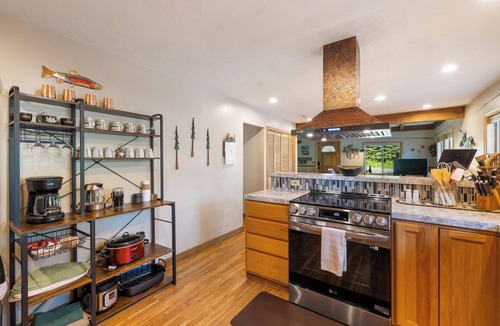 McCall House | Mountain Joy - Pet Friendly - Hot Tub - River access - Trail system - Yard games - Canoe