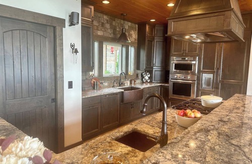 Elmo House | Mountain Modern Family 6-Acre Luxury Home w/Lake View & Nearby Lake Access