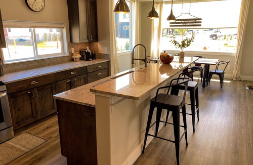 Bozeman House | Mountain modern home in The Lakes with Hot Tub, 10 minutes from Downtown Bozeman