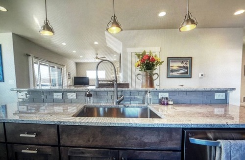 Bozeman House | Mountain modern home in The Lakes with Hot Tub, 10 minutes from Downtown Bozeman
