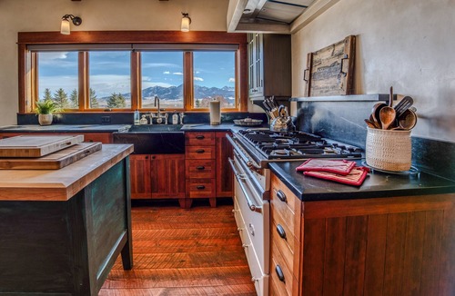 Livingston House | Mountain Retreat: Luxurious Chalet w/Pond & Sauna Near Yellowstone