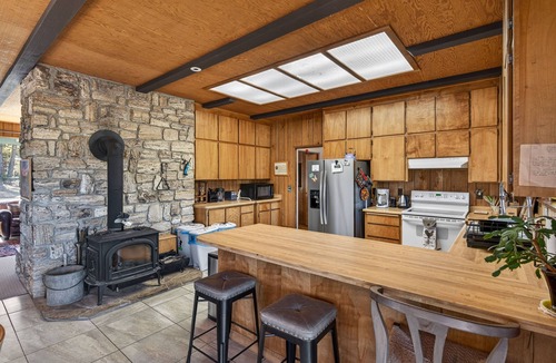 Graeagle House | Mountain Riverview Cliff House in The Lost Sierra