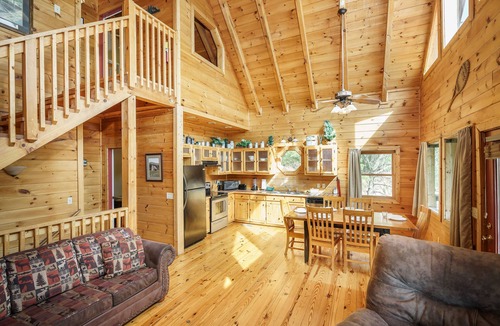 Sevierville Cabin | Mountain Tyme, Hot Tub, Pool Table, Game Room, $685 FREE tickets each paid day!