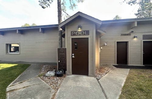 Big Sky Meadow Village Condo | Mountain-view condo with hot tub & pool access - walk to Town Center