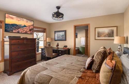 Bozeman House | Mountain View Home on 2 Acres