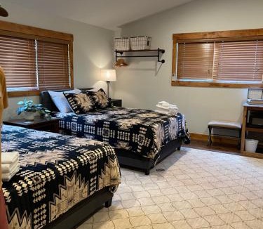 Ennis House | Mountain View Suite