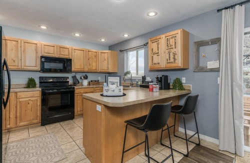 Pocatello House | Mountain-View Townhouse