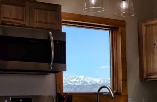 Cody House | Mountains, horses, stars, views and just out of town.