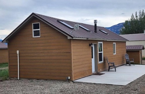 Cody House | Mountains, horses, stars, views and just out of town.