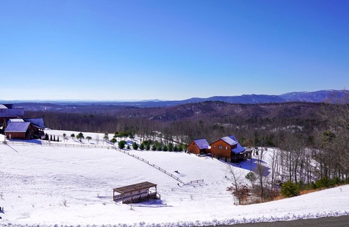 Dobson Cabin | MountainTop Compound Groups,Corporate Retreat,Weddings,Churches 10-40BR, 66 Beds
