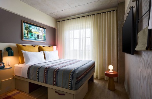 Downtown Charleston Hotel | Moxy Charleston Downtown