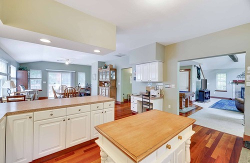 Pocono Lake Ski Chalet | ⛱️⛷️⛰️Mt. Maplewood Chalet❤️Family-Budget☆HotTub☆Fireplace☆Games☆Ski☆Dogs+