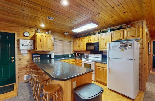 Island Park Cabin | Mt. Meadows* Wifi, 3Br, 2Ba, Bbq Grill, 36 Miles to Yellowstone, Sleeps 6