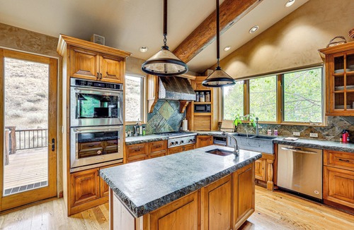 Sun Valley House | Mtn-View Ketchum Retreat, 1 Mi to Skiing!