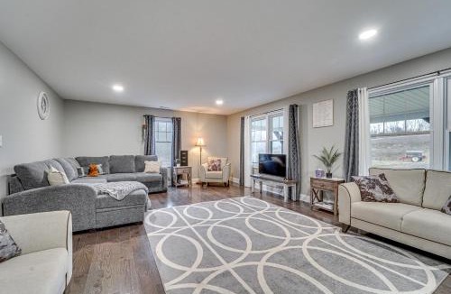 Calvin House | Mtn Views! Peaceful Rural Retreat in Mapleton