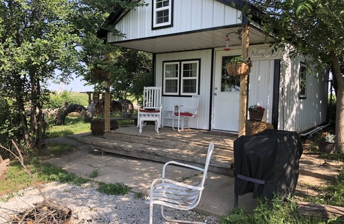 Warren County Cottage | Mulberry Cottage Farm-Stay. A unique farm-stay in Southern Iowa