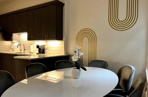Over-the-Rhine House | Mulberry Mansion - OTR - FREE Parking