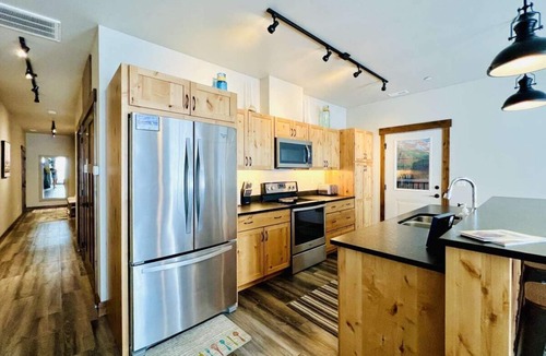 Columbia Falls Apartment | Mural Place, Cool Downtown Condo