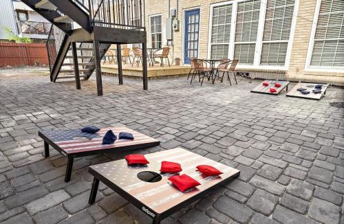 MacGregor Apartment | Museums Med Center Flat Games WiFi Fire Pit BBQ