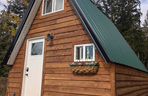 Brew Bay Ski Chalet | Mushroom Cabin on Homestead w/Hot Tub
