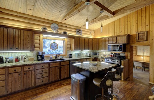 Saddlestring House | My Story | King Bed - Peaceful Cabin Retreat in Story, WY