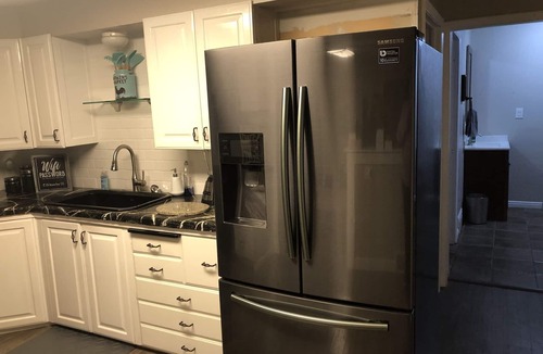 Monroe House | Mystic Manor Monroe 4 Bed Farm House- 10 min walk to Hot springs