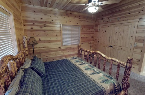 Island Park Cabin | N. Big Springs Lodge* 4Br + Garage Loft, Satellite Tv, Wifi, Bbq Grill, Close to ATV Trails