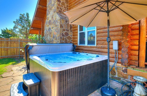 Wheatland Cabin | Naffcation Lodge OKC Cabin And Guest House Retreat On 5 Acres