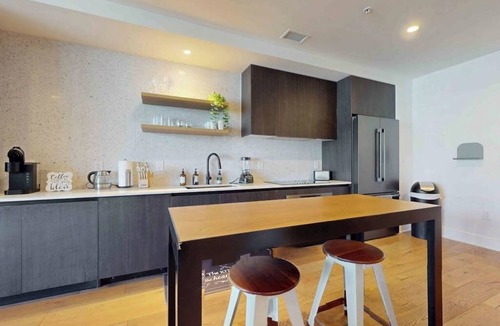 Rainey Street Historic District Apartment | Natiivo 12th flr condo with two balconies, full kitchen & rooftop pool, gym