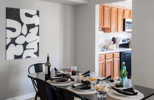 Crystal City Apartment | National Landing Spot Near Metro Sleeps 7