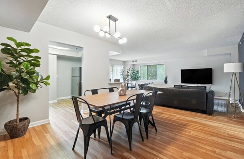 Crystal City Apartment | National Landing Spot Near Metro Sleeps 8