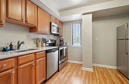 Crystal City Apartment | National Landing Spot Near Metro Sleeps 8
