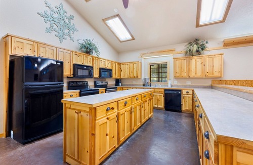 Broken Bow Cabin | Nature's Edge Resort | Pondside Retreat