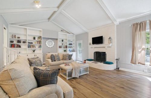 Olive Branch House | Natures Care Home with Pond, 16 Mi to Memphis!