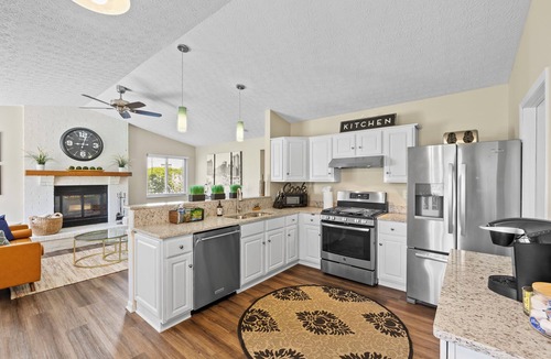 Kilbourne House | nClose to Zoo, Bridge Park+Dogs ok+Big Yard+Family itemsn