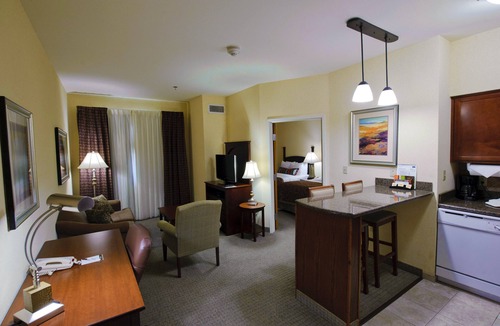 South Side Condo | Near Area Beaches | Free Breakfast & Pool Access!