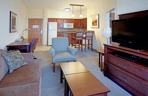 South Side Condo | Near Area Beaches | Free Breakfast & Pool Access!