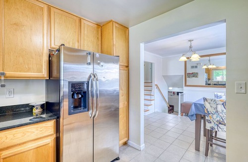 Royal Oak House | Near Beaumont/Royal Oak/Birmingham 3/2 Sleeps 8, Pets OK, Hrdwd Flrs, Fireplace