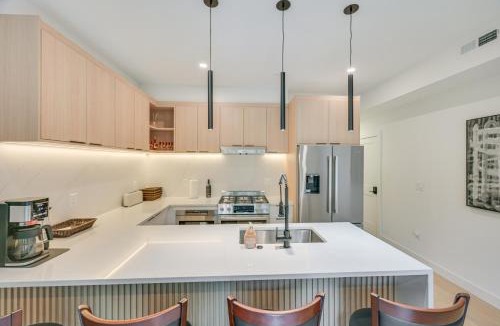 Arefth Apartment | Near Biotechs and MIT Cozy Condo with Fireplace