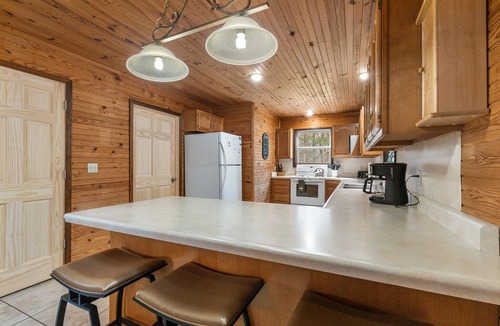 Marble Falls Cabin | near Jasper, secluded, close to Buffalo River, hiking, WIFI, Arcade game,